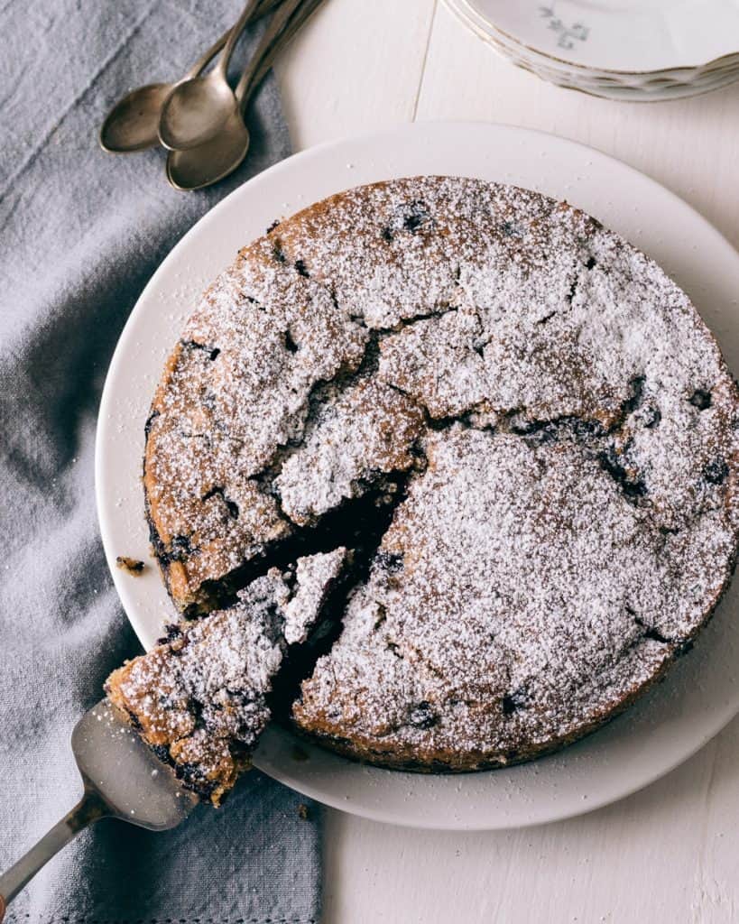 Cake made with blueberries with a dusting of powdered sugar.