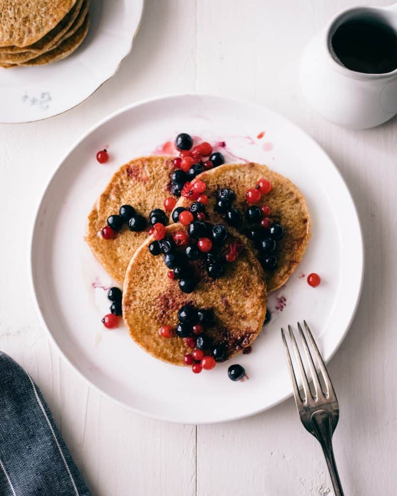 pannkakor med färska bär